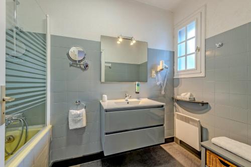 Logis Hotel De La Corniche - image 12