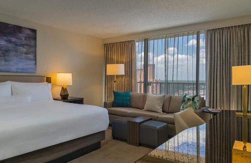 Traditional, Guest room, 1 King room in The Westin Galleria Houston