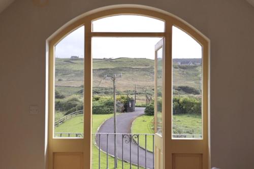 Zunanjost, Ballyvara House in Aughavinna