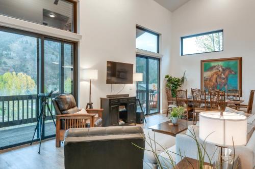 Mountain-View Home Near Hiking in Alpine! in Alpine (WY)