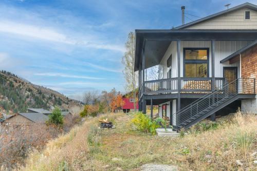 Mountain-View Home Near Hiking in Alpine! in Alpine (WY)