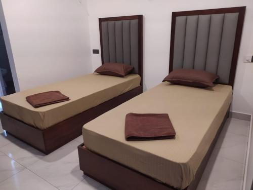 Deluxe Double Room with Balcony image 2