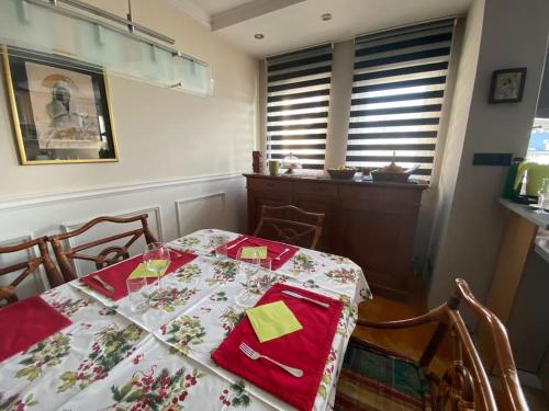 Three-Bedroom Apartment image 8