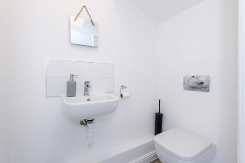 Rest&Recharge at Waterway House (4 Bedrooms, 7 Beds, 2 Bathrooms, Free parking), Mánchester (foto 10)
