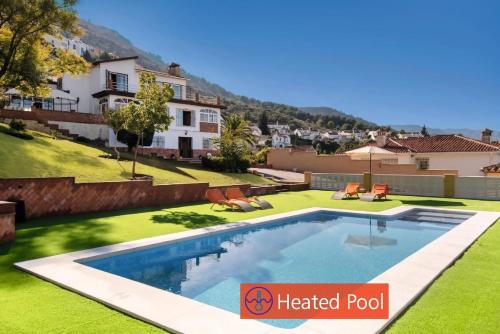 Villa Peralta, heated and private pool ,near beach and golf !
