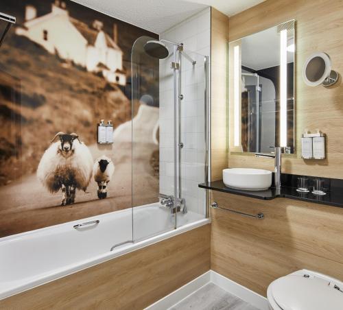 room detail thumbnail 2