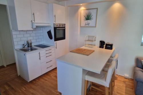 Central 1 bedroom apartment with a view 4