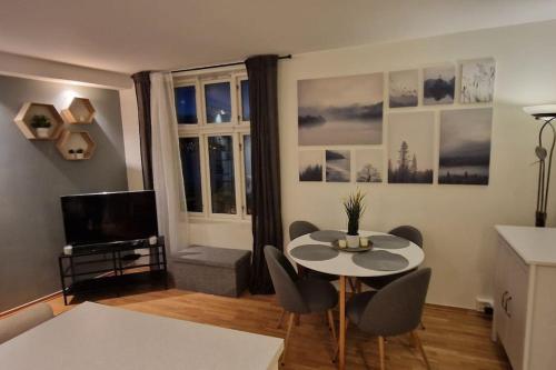 Central 1 bedroom apartment with a view 5