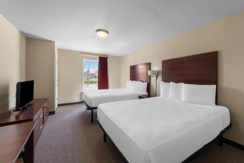 Savannah Suites Pleasanton - image 10
