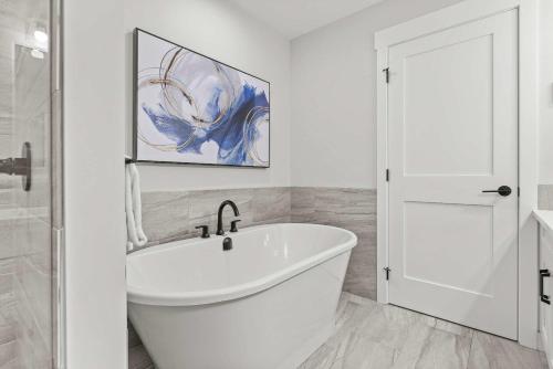 Stylishly Renovated Spring Creek Retreat - image 3
