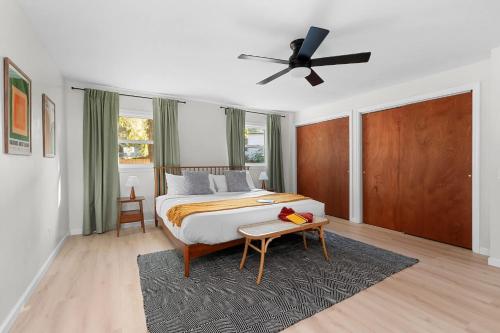 The Bauhaus - 4BR,3BA ,Families , Ample Parking in Alachua (Florida)