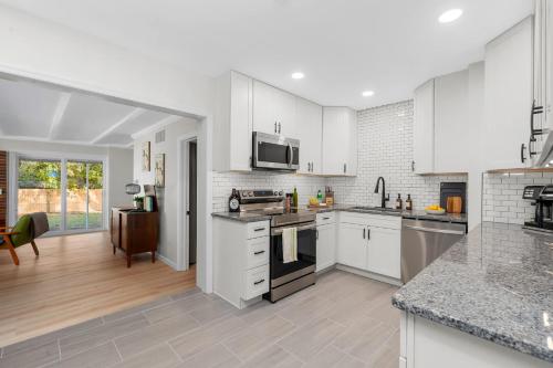 The Bauhaus - 4BR,3BA ,Families , Ample Parking in Alachua (Florida)