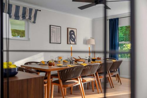 The Bauhaus - 4BR,3BA ,Families , Ample Parking in Alachua (Florida)