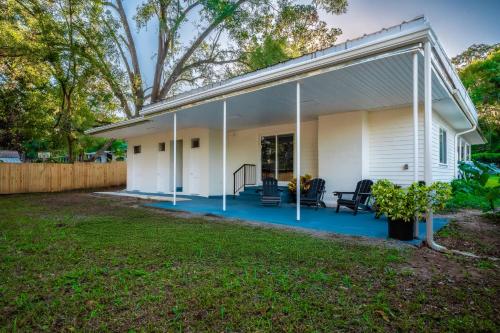 The Bauhaus - 4BR,3BA ,Families , Ample Parking in Alachua (Florida)