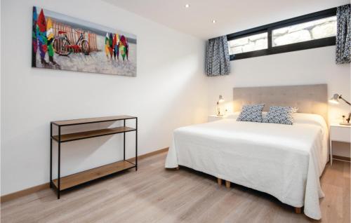 Stunning home in Nueva Andalucia w/ WiFi Outdoor swimming pool and 5 Bedrooms - image 2