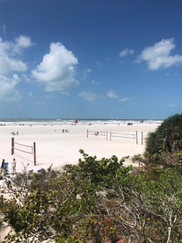 Sarasota -Walk to Siesta Key Beach 5