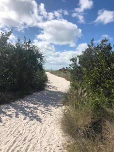 Sarasota -Walk to Siesta Key Beach 4