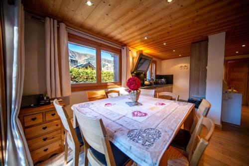 Appartement de prestige dans chalet Novalsia à Méribel avec sauna (Appartement de prestige dans chalet Novalsia a Meribel avec sauna) in เลเซเรตตา