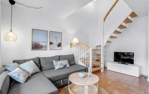 Nice Home In Blavand With Sauna in Oksby