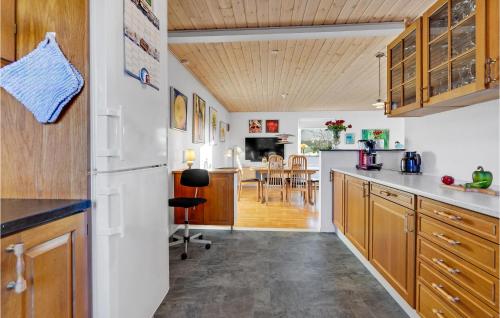 Kitchen, 3 Bedroom Gorgeous Home In Kalvehave in Kalvehave