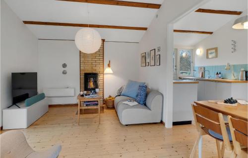  Cozy Home In Vejby With Wifi in Vejby