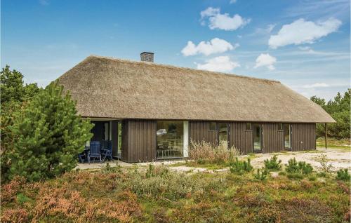 Holiday Home Per Knoldsvej Blavand Ii – khách sạn tại Oksby