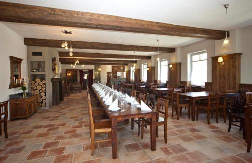 Restauracja, Koczor Winery and Guesthouse in Balatonfured