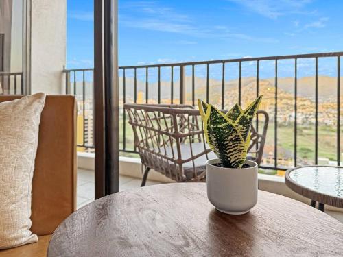 Mountain Views, 1Bd1Ba, Free Parking, AC, Beach Gear! Room Type - One-Bedroom Apartment