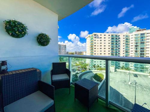 Heated Pools & Beach Your Ideal Hollywood Stay! in Hollywood, USA
