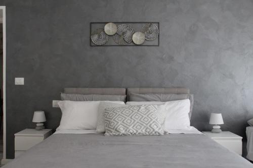 1 queen bed, 1 twin bed