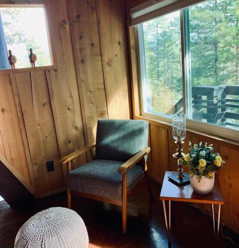 Peaceful A-Frame with Incredible Views in Pine Cove, USA