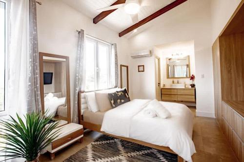 Spacious Bright & Airy Penthouse C at Playa Venao in Las Escobas del Venado