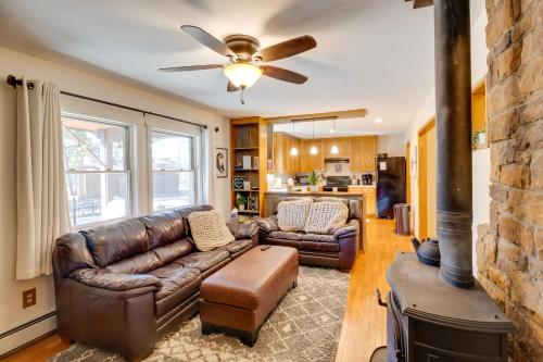 Fish, Hike and Sightsee Lovely Florissant Cabin! in Florissant, USA