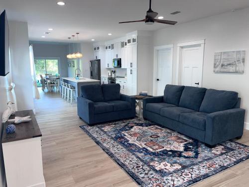 Adorable cottage near Sports Complex OWA beaches shopping restaurants mini golf Central to all the f