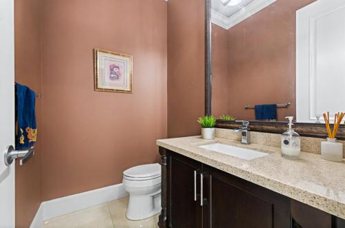 Spacious Retreat with Shared Amenities Private room in a house in Richmond, Canada