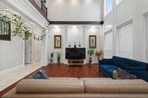Spacious Retreat with Shared Amenities Private room in a house in Richmond, Canada