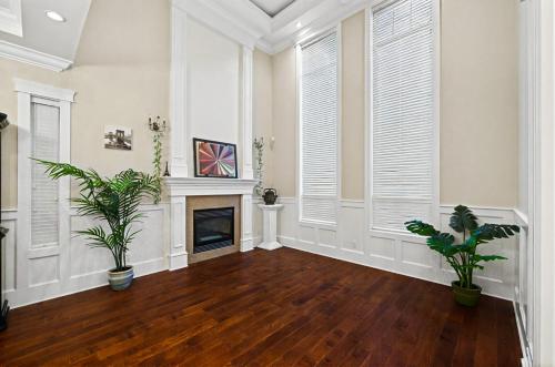 Spacious Retreat with Shared Amenities Private room in a house in Richmond, Canada