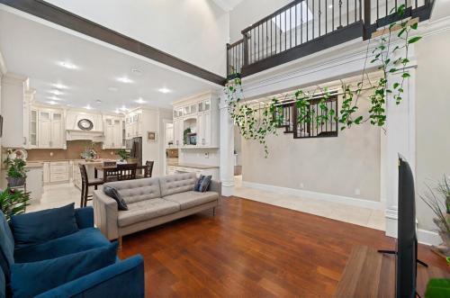 Spacious Retreat with Shared Amenities Private room in a house in Richmond, Canada