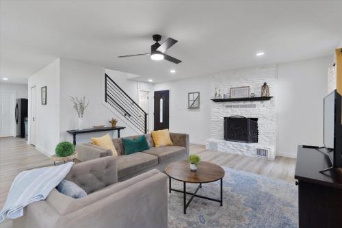 Modern family-friendly home with garage, yard in Austin, USA