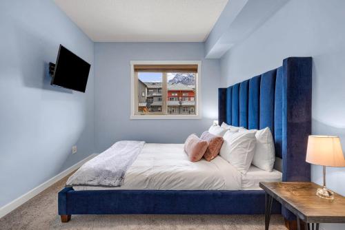 Family Gateway Outdoor Pool & Hot Tub Experience