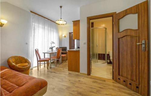 Gorgeous Apartment In Debina With Wifi in Poddabie