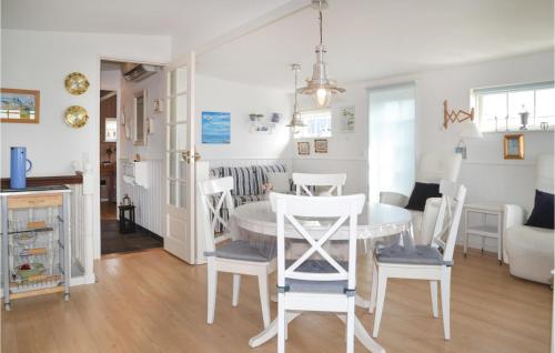 廚房, Two-Bedroom Holiday Home In Esbjerg V in 耶廷
