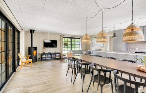 kuhinja, Nice Home In Hvide Sande With Sauna in Hvide Sande