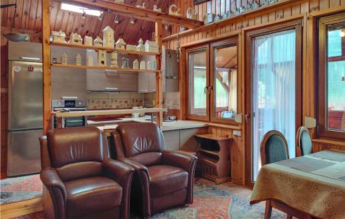 2 Bedroom Amazing Home In Wilcze near Zielona Góra-Babimost repülőtér