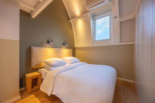 Superior Quadruple Room image 4