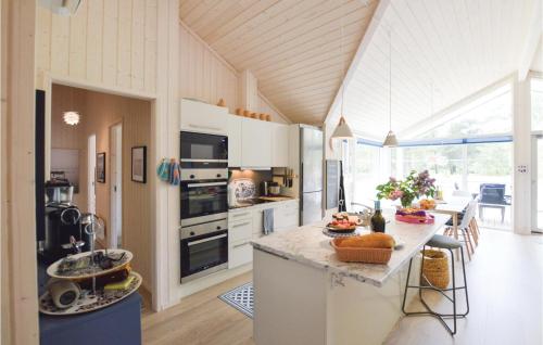  Four-Bedroom Holiday Home In Hojby in Højby