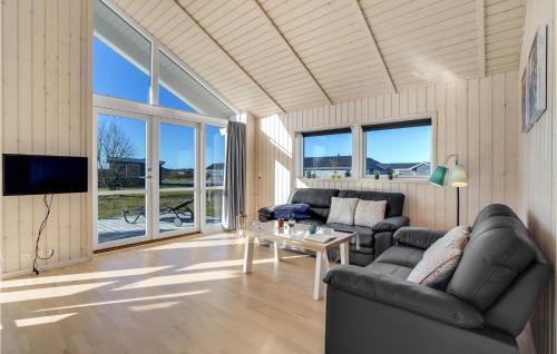 3 Bedroom Lovely Home In Tarm in Hemmet