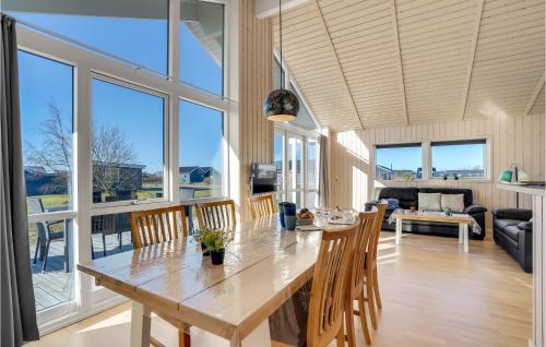 cuisine, 3 Bedroom Lovely Home In Tarm in Hemmet