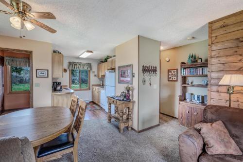 Hideaway, Clark (photo 5)