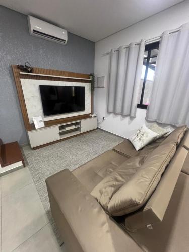 Sobrado confortavel e central